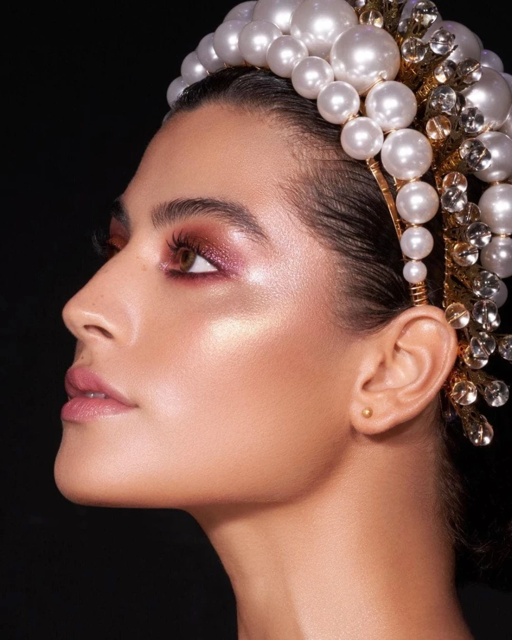 Danessa Myricks Illuminating Veil - Iluminator Crema - Hover