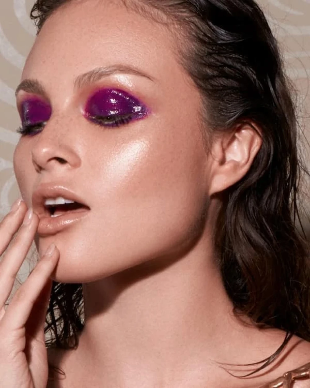 Danessa Myricks Colorfix Matte Royalty - Crema Hibrida, Incredibil De Durabila Pentru Buze, Ochi Sau Fata - Hover