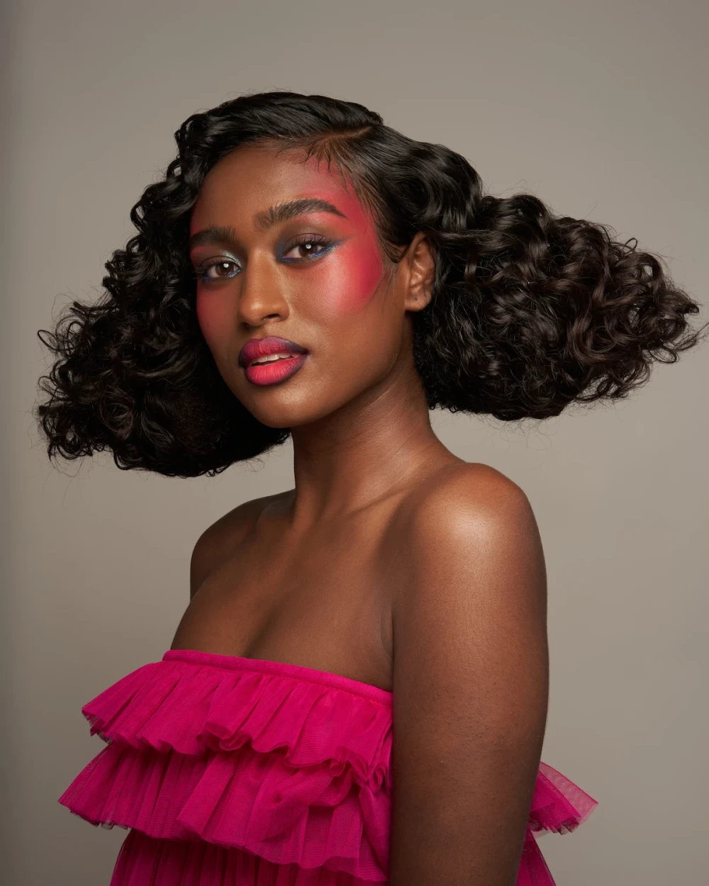 Danessa Myricks Yummy Skin Blurring Balm Powder Flushed Golden Hour - Fard De Obraz Cu Aspect De Pudra - Hover